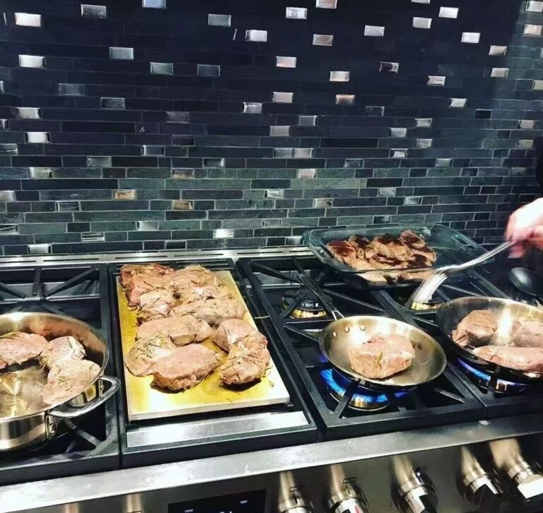 Cuisinière double four à six brûleurs gaz pour cuisine spacieuse