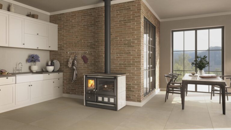 Cuisinière à bois grand foyer La Nordica Rosa XXL en ambiance
